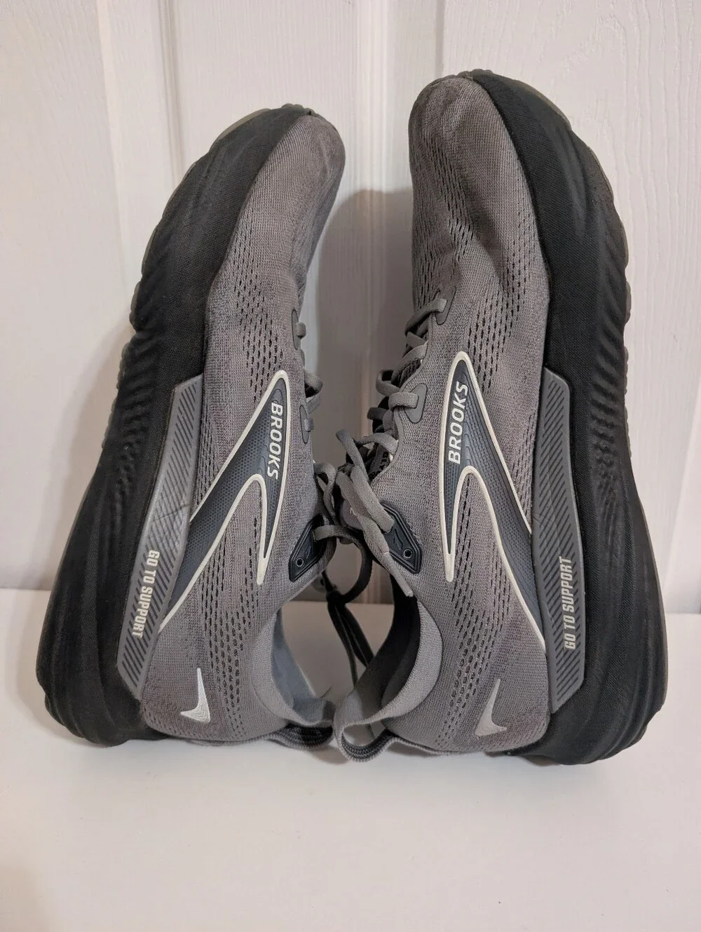 Brooks Glycerin GTS 22 Mens Gray Sneakers Running Shoes Size 13
